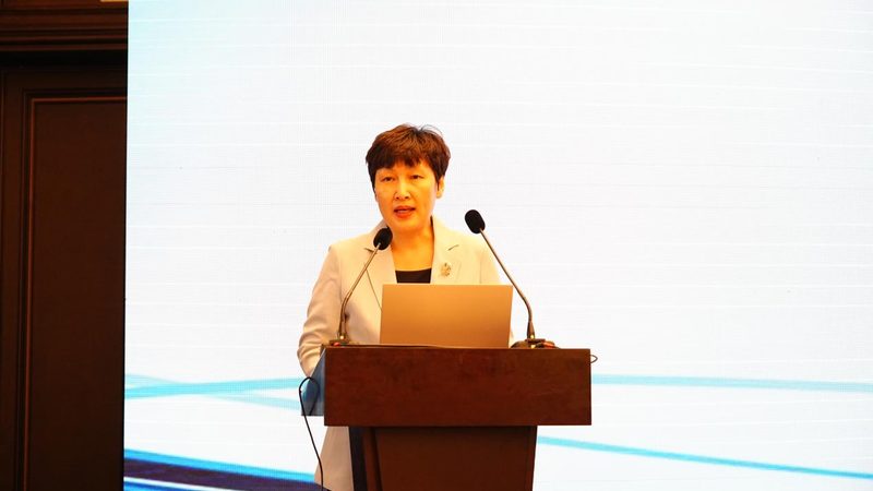 成都建筑资质代办与挂靠：本质区别与风险分析